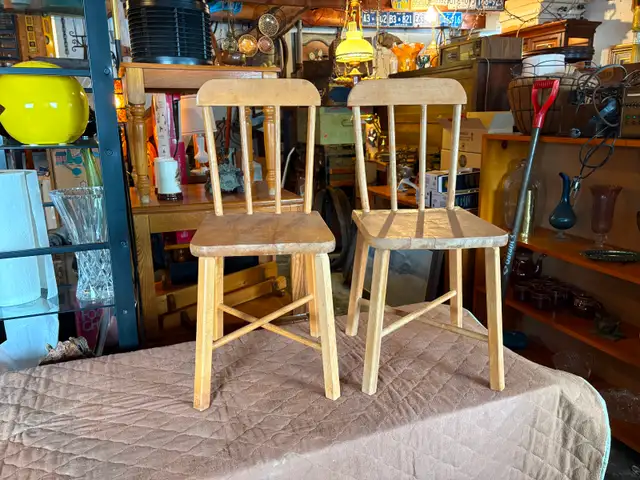 Two Small Decorative Chairs - Photo 7