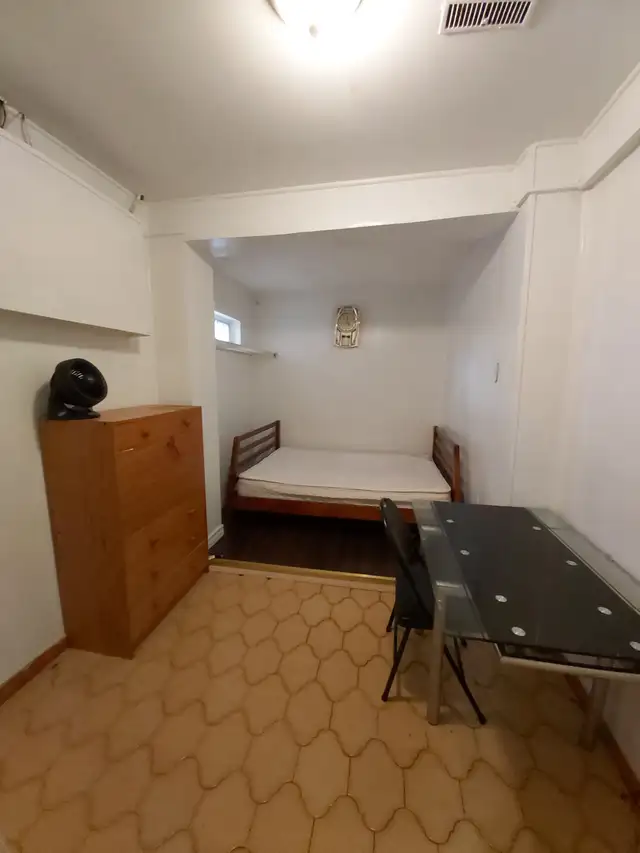 ROOMS for rent in NEWLY RENOVATED BASEMENT - Photo 6