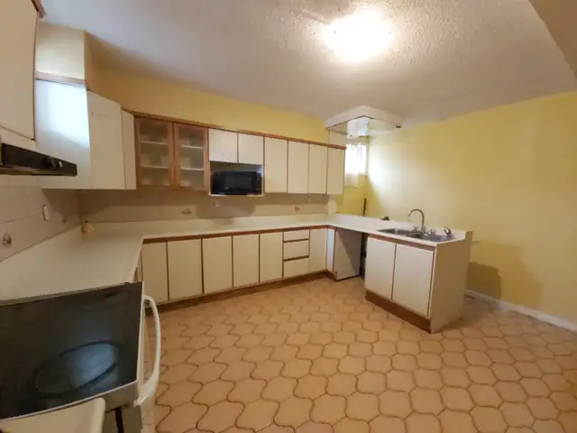 ROOMS for rent in NEWLY RENOVATED BASEMENT - Photo 11