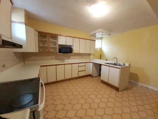 ROOMS for rent in NEWLY RENOVATED BASEMENT - Photo 12