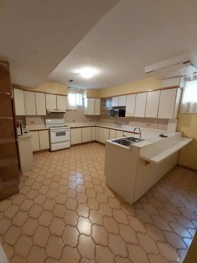 ROOMS for rent in NEWLY RENOVATED BASEMENT - Photo 13