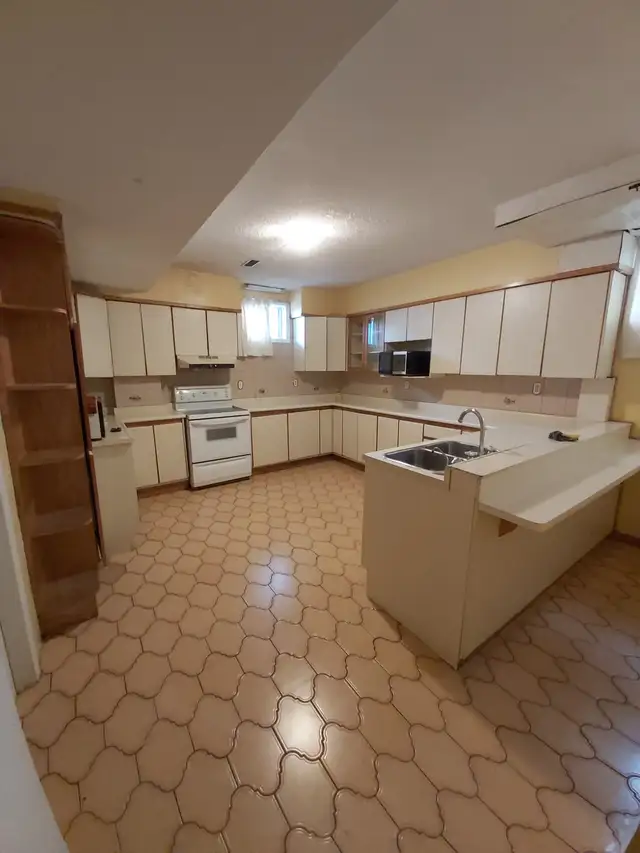 ROOMS for rent in NEWLY RENOVATED BASEMENT - Photo 14