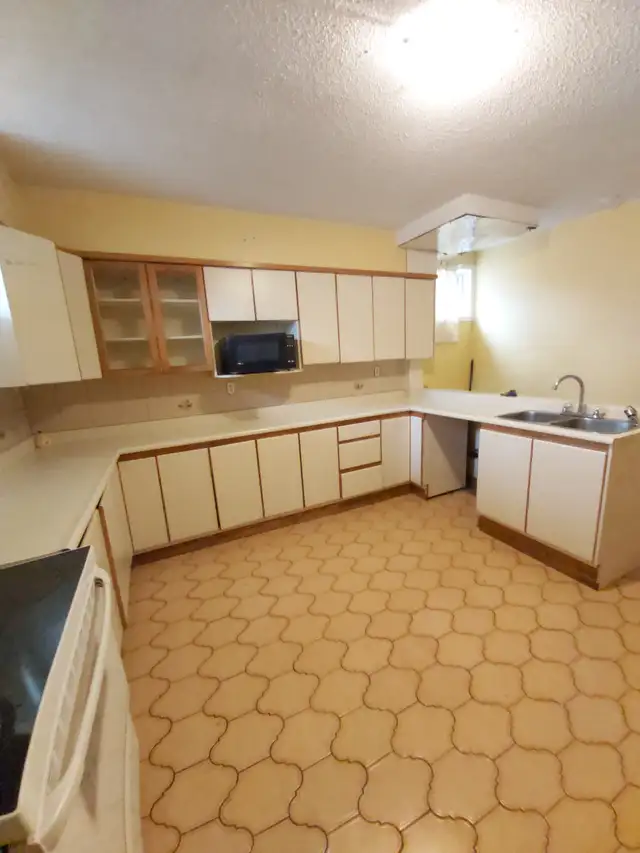 ROOMS for rent in NEWLY RENOVATED BASEMENT - Photo 19