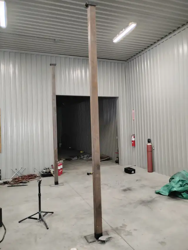 3 TON  HOIST & 2 STEEL POST, PLATED ON BOTH ENDS $300.00 - Photo 2