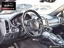 2011 Porsche Cayenne Turbo Accident Free, Loaded, BOSE® - Photo 9