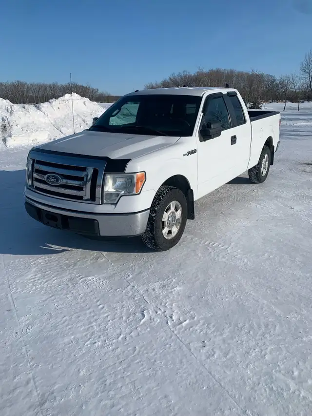 2011 Ford F150 XLT Supercab Rear Wheel Drive - Photo 2