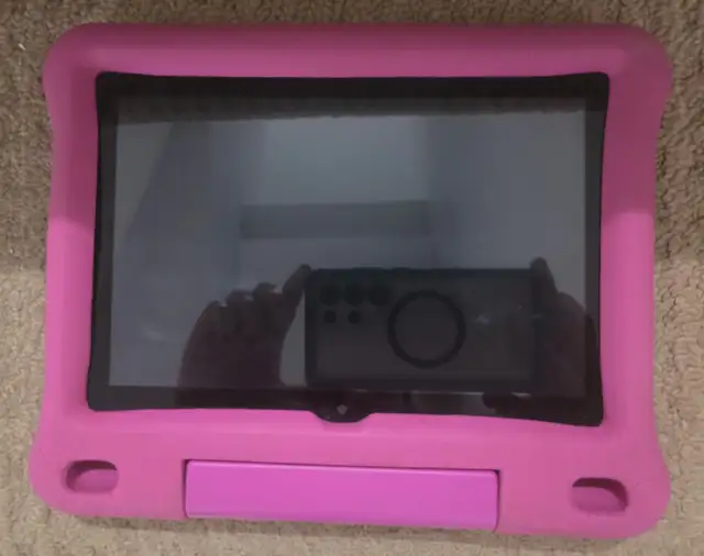 Amazon Fire 8 10th generation and pink protective case $20 - Photo 3