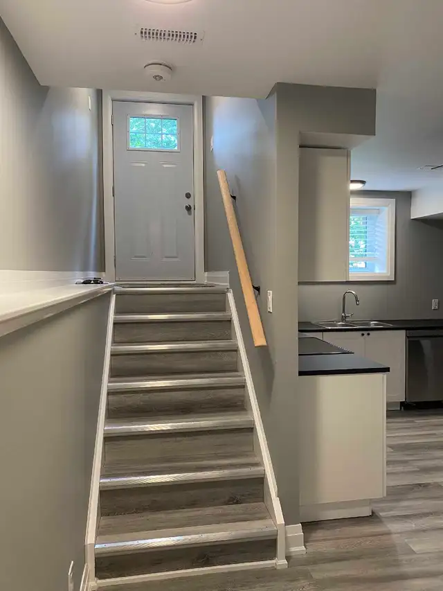 One Bedroom Basement Appartment - Photo 2