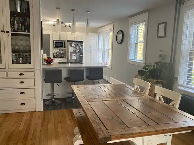 Uptown 3 Bedroom Renovated - Parking Wifi Laundry Dishwasher inc - Photo 2