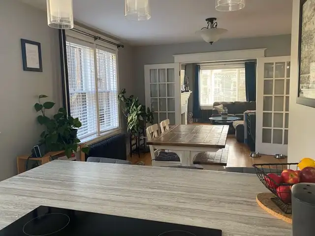 Uptown 3 Bedroom Renovated - Parking Wifi Laundry Dishwasher inc - Photo 4