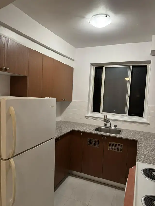 Brand new Kitchen, large 4½NDG(close Monkland Village) March