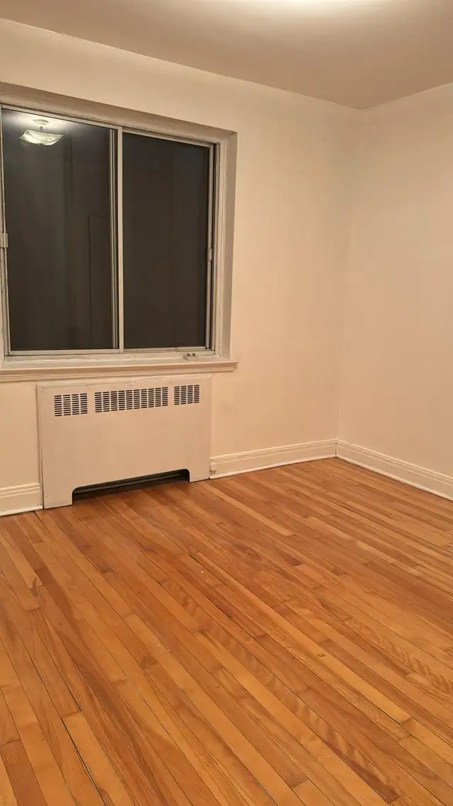 Brand new Kitchen, large 4½NDG(close Monkland Village) March - Photo 2