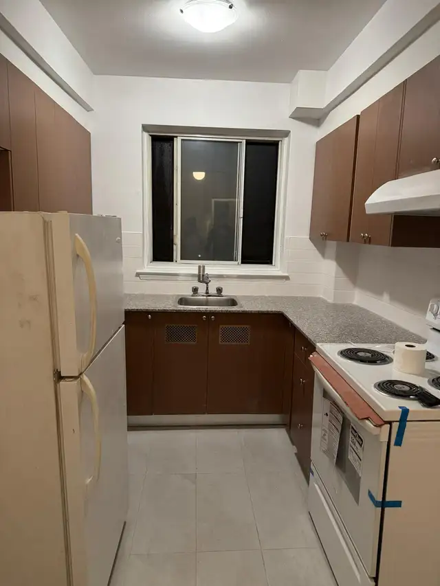 Brand new Kitchen, large 4½NDG(close Monkland Village) March - Photo 10