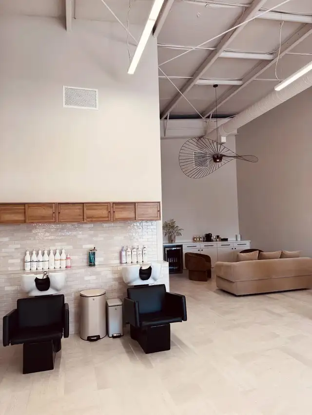 Salon Room Rental - Photo 5