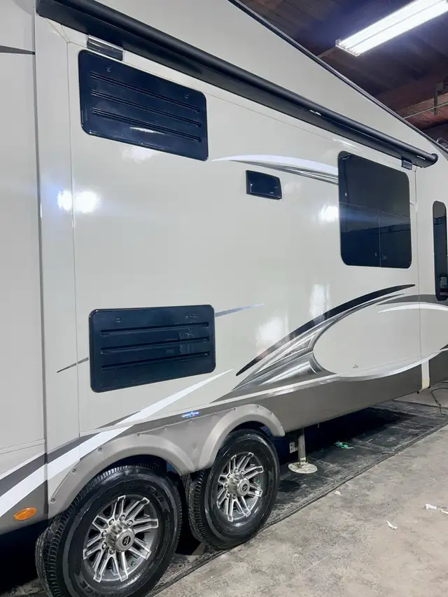 Rv polishing-Decals and Oxidizational Removal - Photo 4