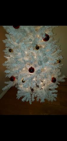 Christmas tree white 8 foot tall good condition just $10$ - Photo 2