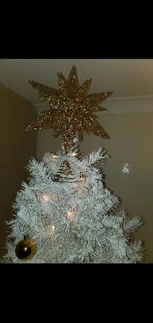 Christmas tree white 8 foot tall good condition just $10$ - Photo 4