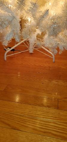Christmas tree white 8 foot tall good condition just $10$ - Photo 5