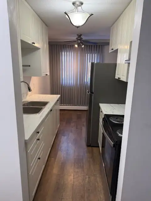 RENOVATED 2 BDRM in Old Strathcona! Balcony, Excellent Location! - Photo 3