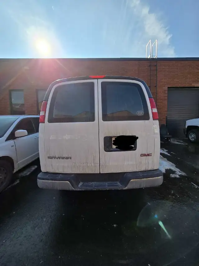 2017 GMC Savana Cargo Van - Photo 2
