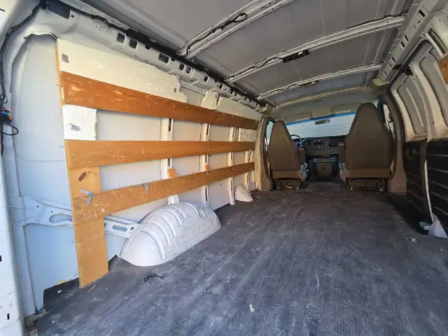 2017 GMC Savana Cargo Van - Photo 7