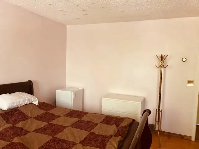 Edgemont NW upstairs master 2room 2bath incl utility EZtransit - Photo 3