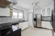 BRIGHT AND SPACIOUS ROOM FOR RENT - NEWMARKET YONGE AND DAVIS - Photo 2