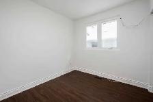 BRIGHT AND SPACIOUS ROOM FOR RENT - NEWMARKET YONGE AND DAVIS - Photo 3