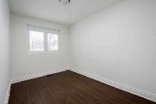 BRIGHT AND SPACIOUS ROOM FOR RENT - NEWMARKET YONGE AND DAVIS - Photo 4
