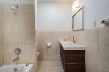 BRIGHT AND SPACIOUS ROOM FOR RENT - NEWMARKET YONGE AND DAVIS - Photo 5