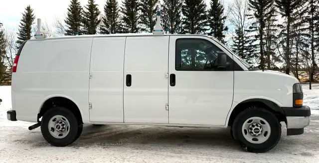 2018 GMC SAVANA Cargo Van INSULATED/SHELVING/HEATER/FULLY LOADED - Photo 6