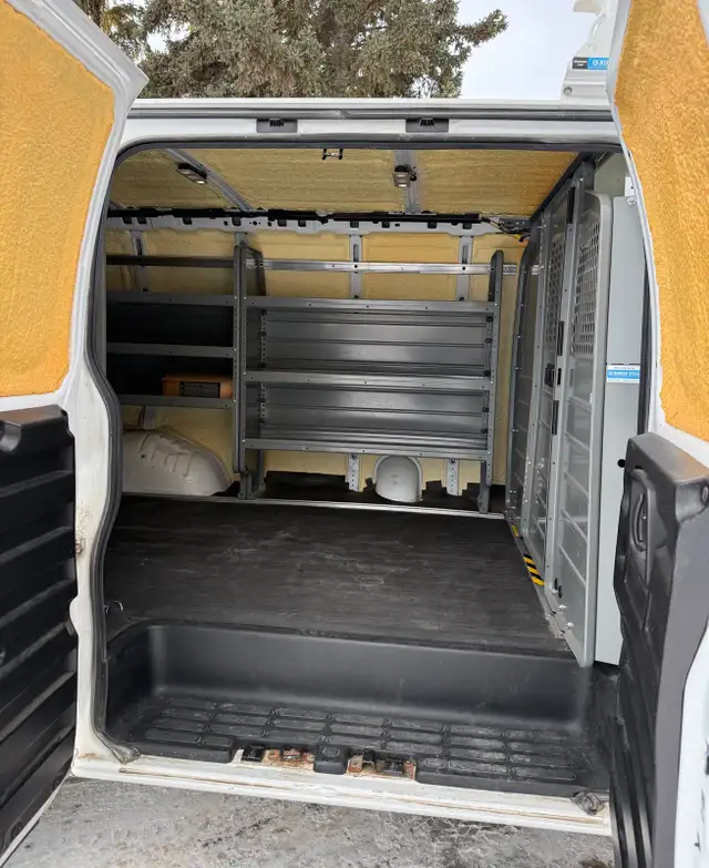 2018 GMC SAVANA Cargo Van INSULATED/SHELVING/HEATER/FULLY LOADED - Photo 9