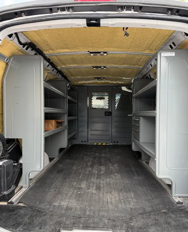 2018 GMC SAVANA Cargo Van INSULATED/SHELVING/HEATER/FULLY LOADED - Photo 10