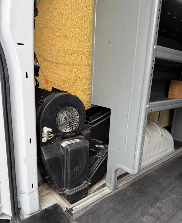 2018 GMC SAVANA Cargo Van INSULATED/SHELVING/HEATER/FULLY LOADED - Photo 11