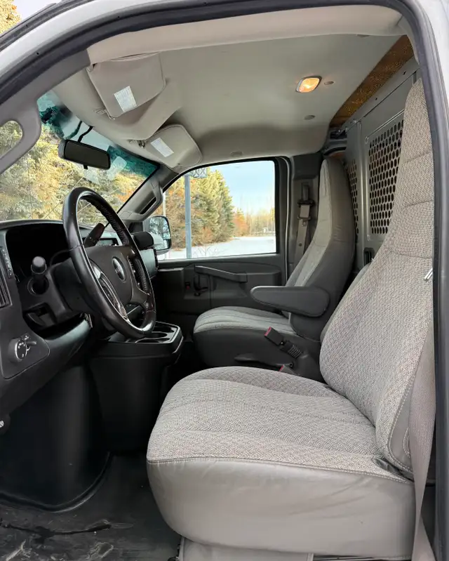 2018 GMC SAVANA Cargo Van INSULATED/SHELVING/HEATER/FULLY LOADED - Photo 12