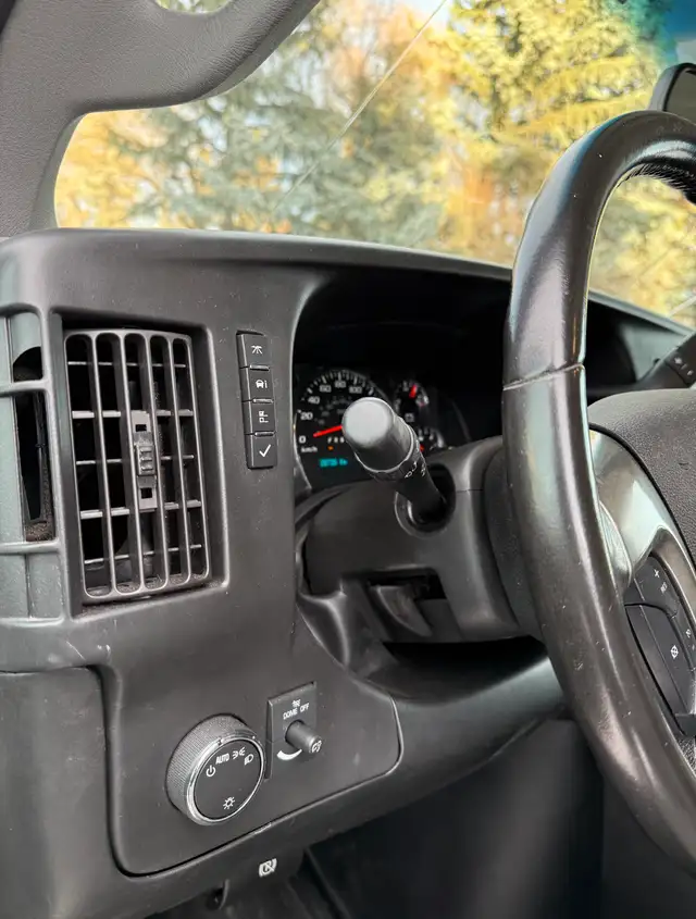 2018 GMC SAVANA Cargo Van INSULATED/SHELVING/HEATER/FULLY LOADED - Photo 17