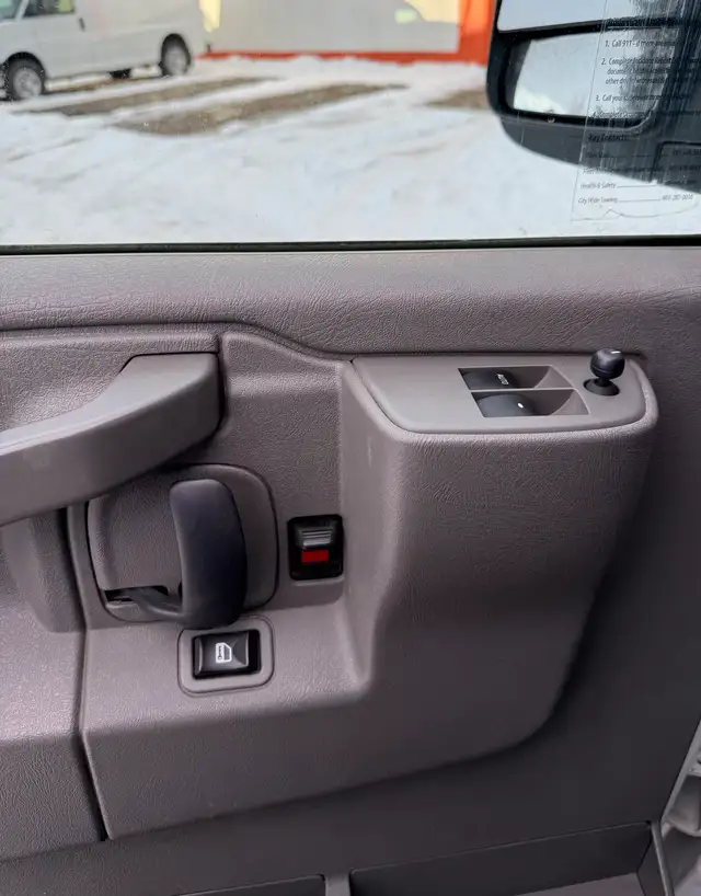 2018 GMC SAVANA Cargo Van INSULATED/SHELVING/HEATER/FULLY LOADED - Photo 18