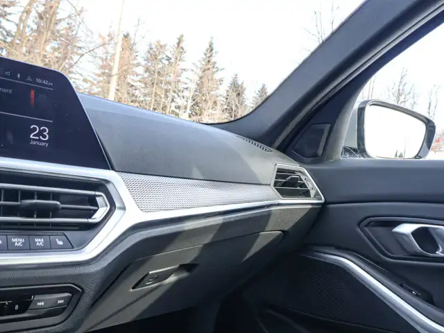 2022 BMW 3 Series 330i xDrive- Sunroof - Heated Seats Steering - Photo 39