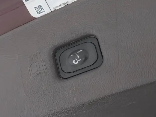 2019 Lincoln Nautilus Reserve- Pano Roof - Heated Vented Seats - Photo 17