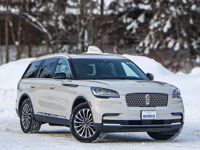2023 Lincoln Aviator Reserve- Pano Roof - Heated Vented Seats - Photo 2