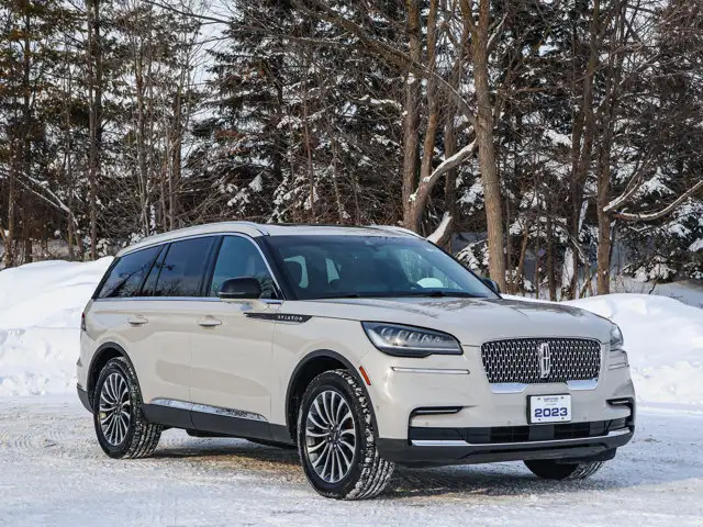 2023 Lincoln Aviator Reserve- Pano Roof - Heated Vented Seats - Photo 3