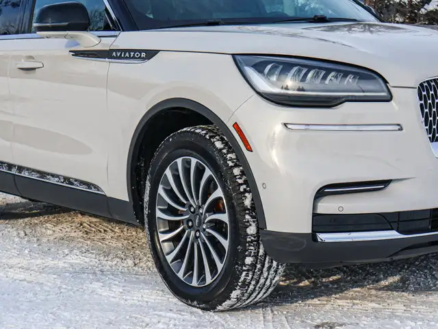 2023 Lincoln Aviator Reserve- Pano Roof - Heated Vented Seats - Photo 4