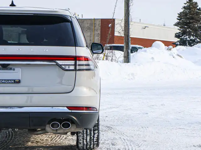 2023 Lincoln Aviator Reserve- Pano Roof - Heated Vented Seats - Photo 13