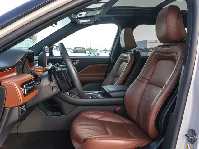 2023 Lincoln Aviator Reserve- Pano Roof - Heated Vented Seats - Photo 17