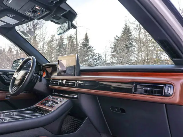2023 Lincoln Aviator Reserve- Pano Roof - Heated Vented Seats - Photo 20