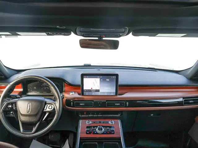 2023 Lincoln Aviator Reserve- Pano Roof - Heated Vented Seats - Photo 21