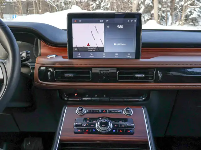 2023 Lincoln Aviator Reserve- Pano Roof - Heated Vented Seats - Photo 27