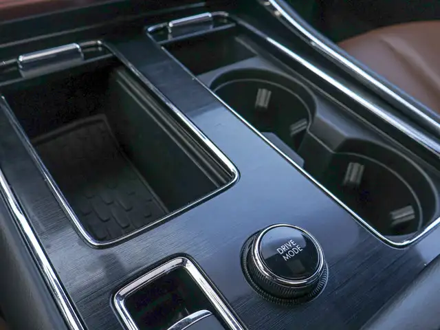 2023 Lincoln Aviator Reserve- Pano Roof - Heated Vented Seats - Photo 33