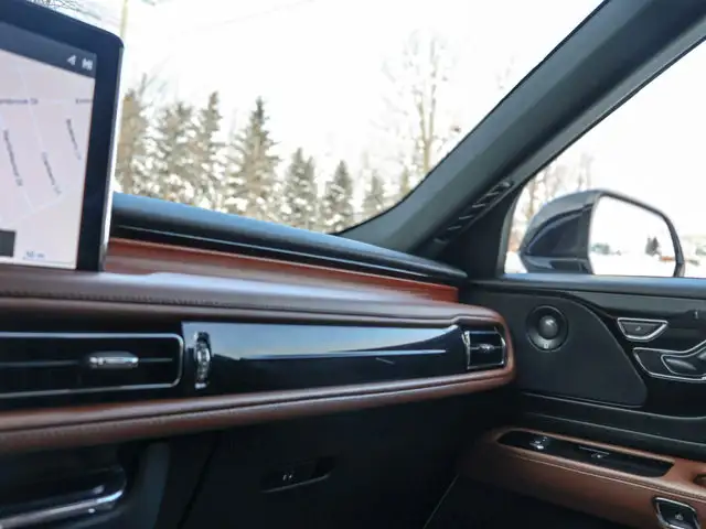 2023 Lincoln Aviator Reserve- Pano Roof - Heated Vented Seats - Photo 35