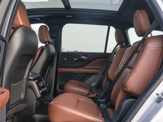 2023 Lincoln Aviator Reserve- Pano Roof - Heated Vented Seats - Photo 36